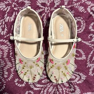 Zara Kids Floral Embroidered Dress Shoes - Cream and Pink